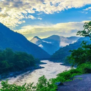 Read more about the article Unveiling the Ultimate Camp Experience near the Majestic Ganges in Rishikesh