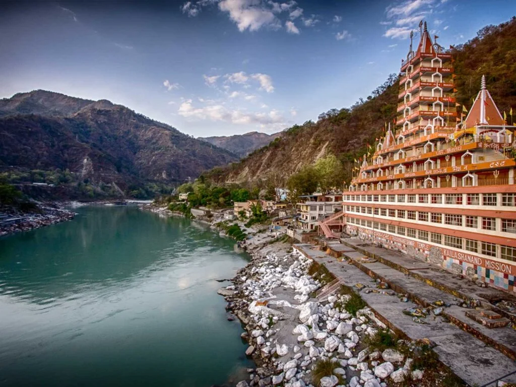 Read more about the article Rishikesh: Best Spiritual Retreats and Ashrams